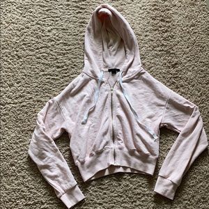 I’m selling a forever 21 crop top hoodie